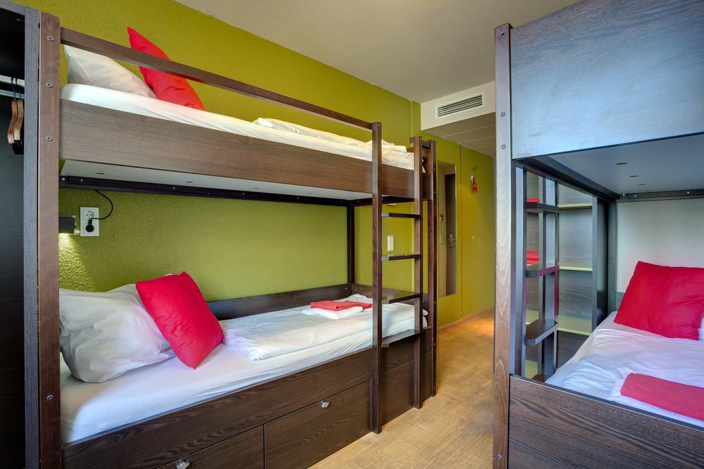 Bed 4-Bed Mixed Dormitory Room